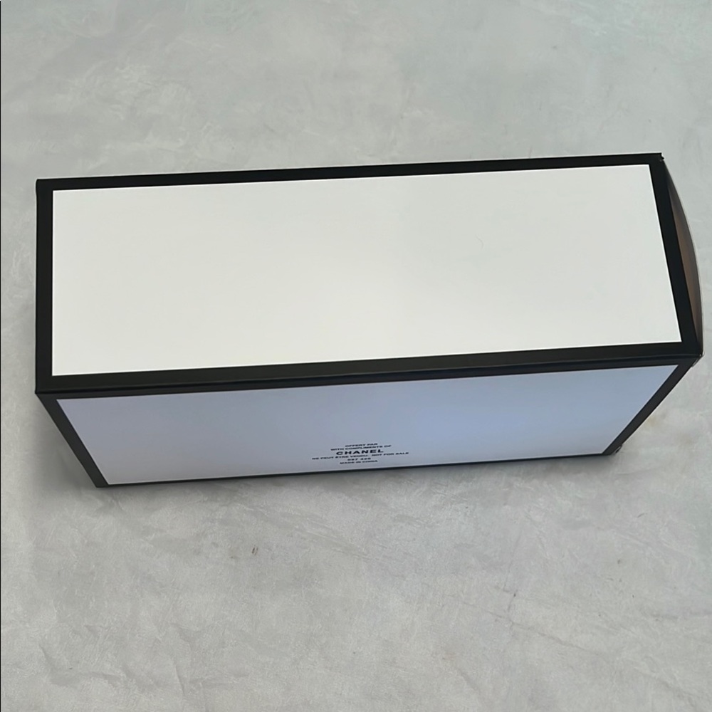 CHANEL Monochrome Storage Box - Picture 4 of 8